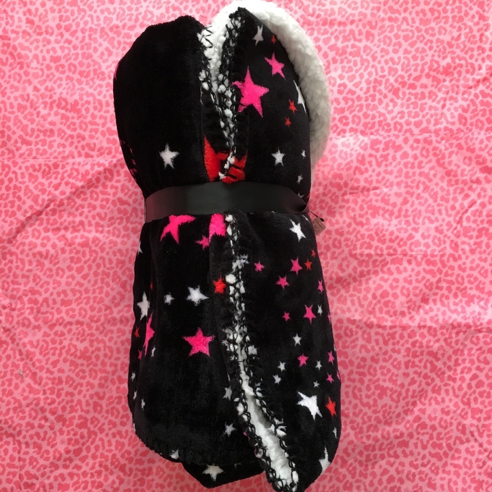Victoria’s Secret Stars Sherpa Blanket NWT - Picture 5 of 8